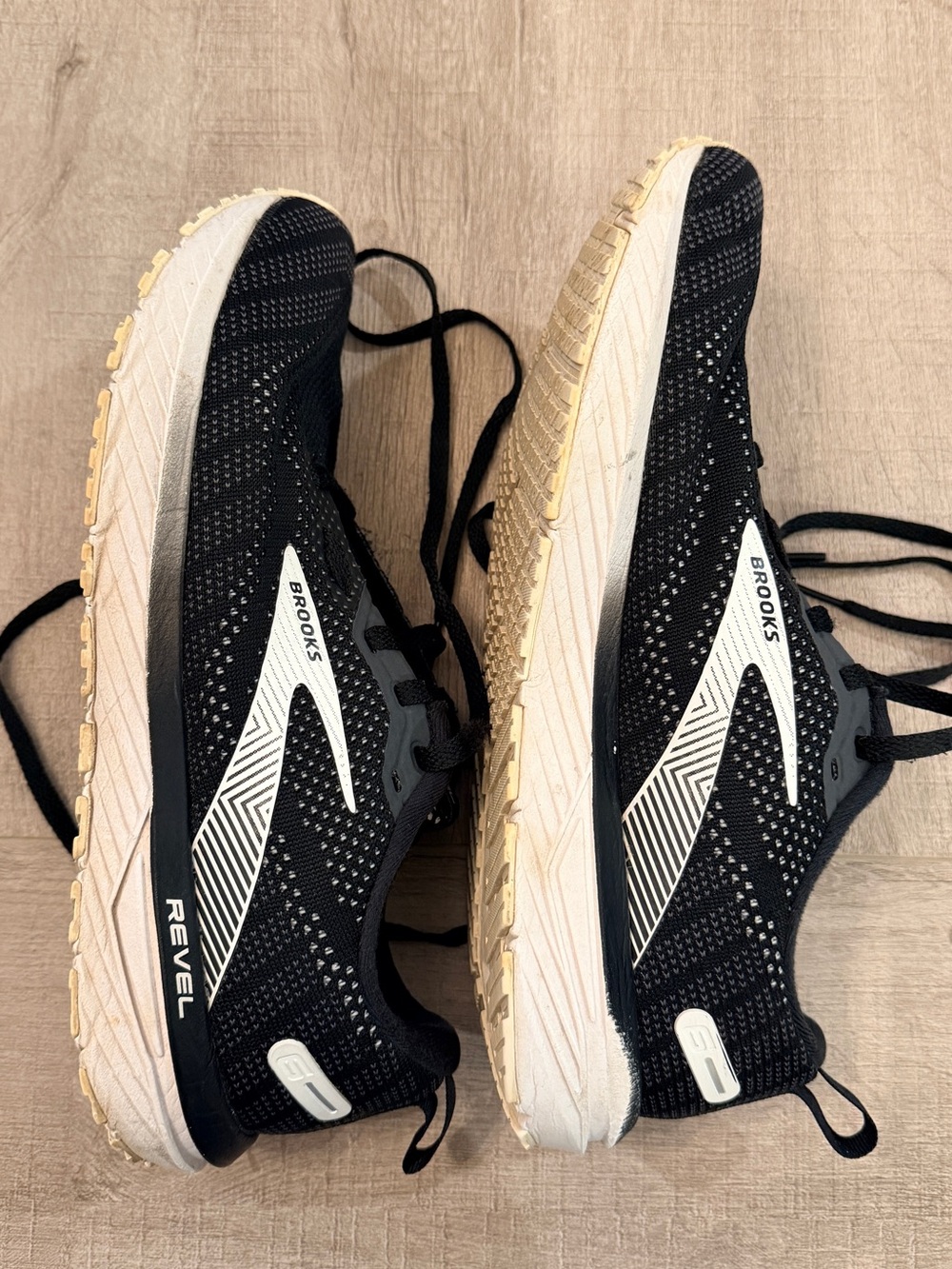 Brooks women's size 9 Revel Running Shoes - Black & white